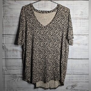 American Eagle Outfitters Black and Cream Leopard Print Tee Size S Loose Fit